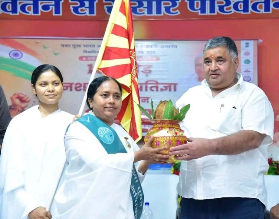 रायपुर : ब्रह्माकुमारीज़, अंबिकापुर में ‘नशा मुक्त युवा, विकसित भारत संकल्प अभियान’ के कार्यक्रम में पर्यटन, संस्कृति एवं धर्मस्व मंत्री राजेश अग्रवाल हुए शामिल