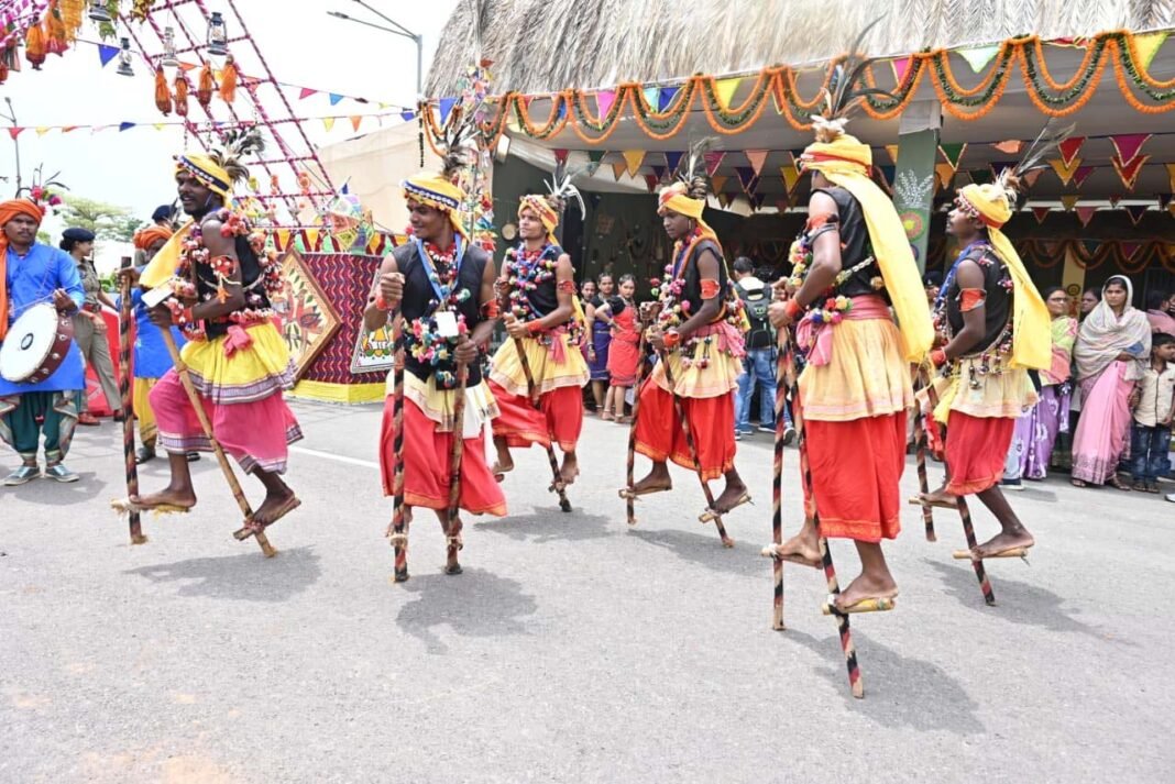 रायपुर : छत्तीसगढ़ के पहले पर्व हरेली पर मुख्यमंत्री निवास में सजी लोक संस्कृति की जीवंत झांकी