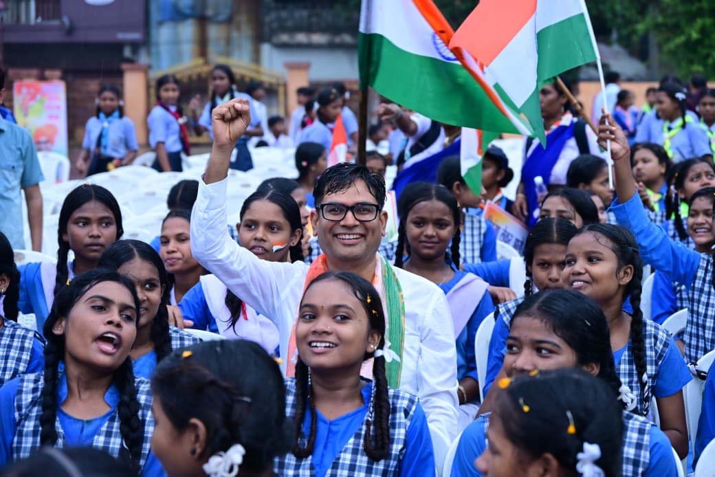 रायपुर : करीब 200 फीट लंबे तिरंगे के साथ उमड़ा जनसैलाब, वित्त मंत्री ओ.पी. चौधरी हुए शामिल