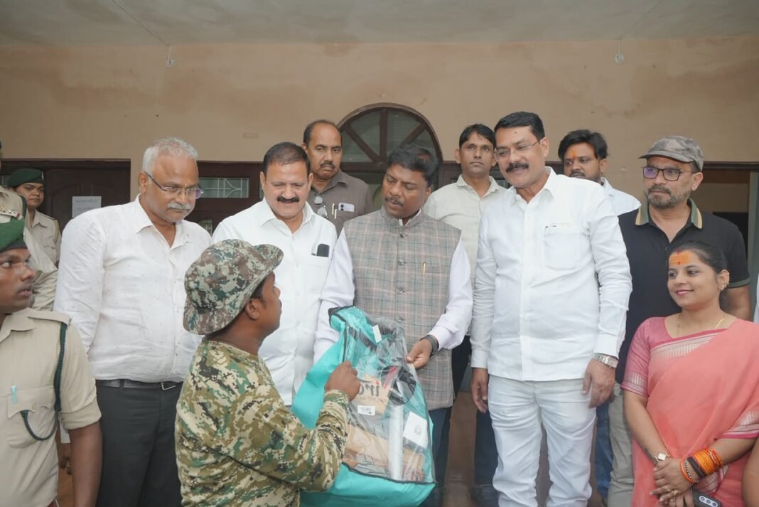 KORBA : मानव-हाथी द्वंद्व कम करने में हाथी मित्र दल की भूमिका महत्वपूर्ण – वन मंत्री केदार कश्यप