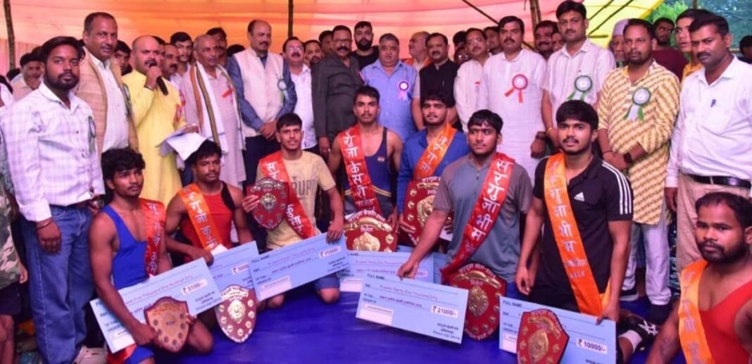रायपुर : नागपंचमी पर अंबिकापुर में भव्य दंगल कुश्ती प्रतियोगिता