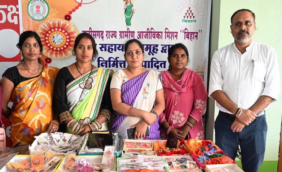 रायपुर : हुनर को रोजगार बना आत्मनिर्भर बन रहीं बिहान की महिलाएं