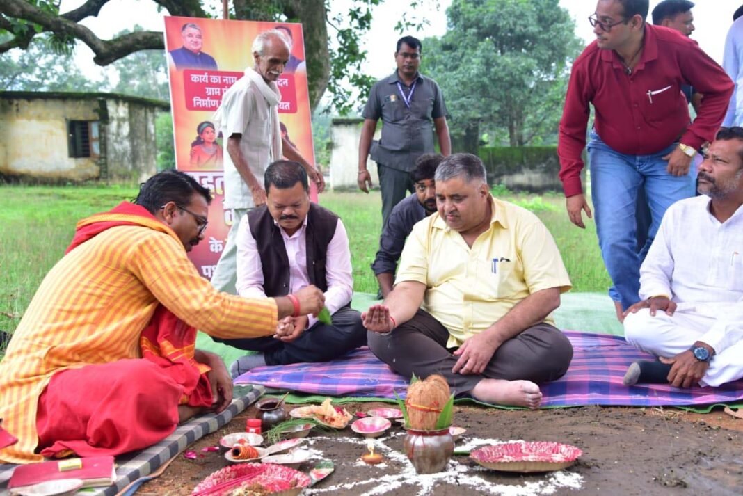 रायपुर : केदमा में तिरंगे की शान के साथ विकास की नई सौगातें