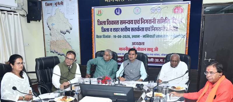 रायपुर : केंद्रीय राज्य मंत्री तोखन साहू ने दिए जनहितकारी योजनाओं में प्रभावी क्रियान्वयन के निर्देश