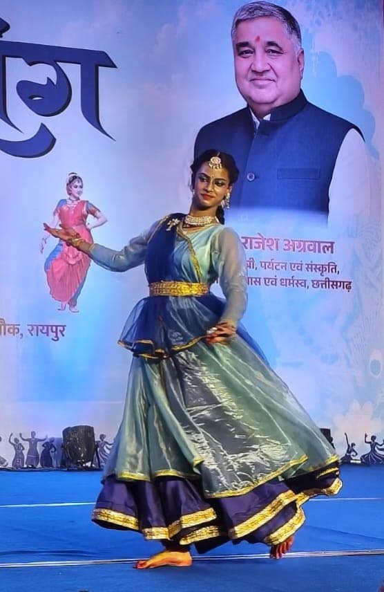 रायपुर : घुमड़ते बादलों के बीच मुक्ताकाशी मंच पर साकार हुआ ‘पावस प्रसंग’