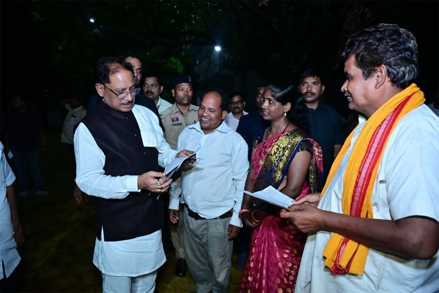 रायपुर : बगिया में मुख्यमंत्री विष्णु देव साय ने सुनी आम लोगों की आवाज, समस्याओं के निराकरण के दिए सख्त निर्देश