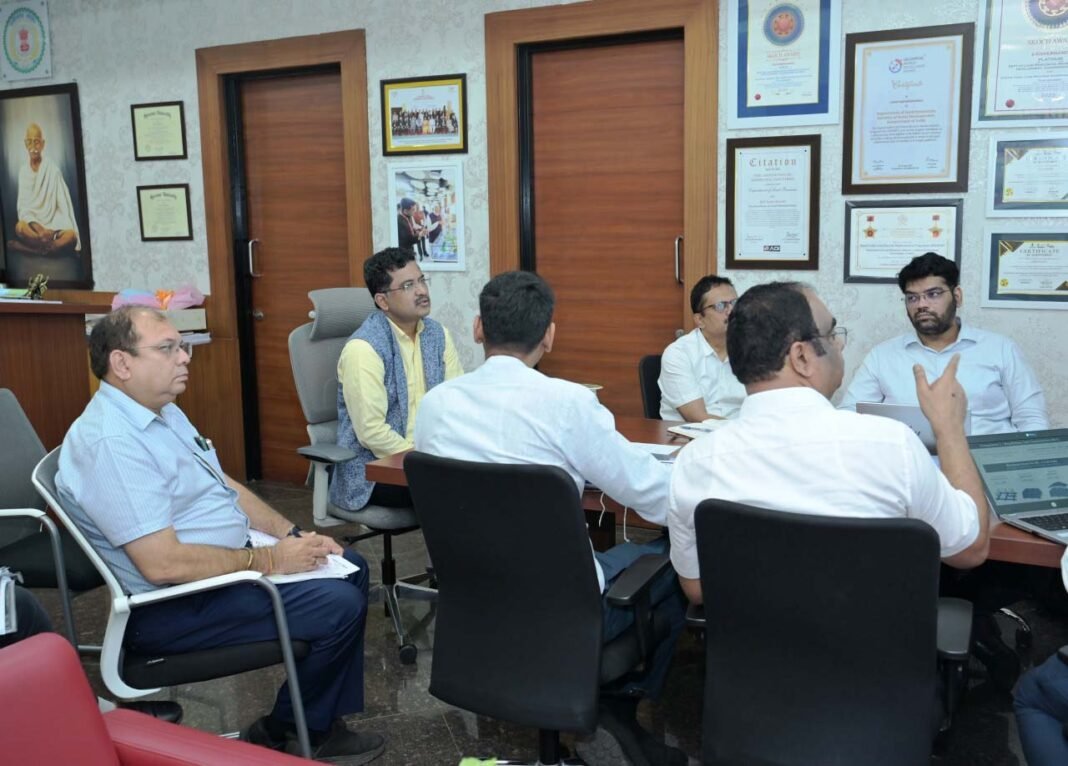 रायपुर : नगरीय प्रशासन विभाग के प्रमुख सचिव श्री सोनमणि बोरा ने ई-बस योजना, पीएम आवास और वेस्ट-टू-एनर्जी परियोजना की समीक्षा की