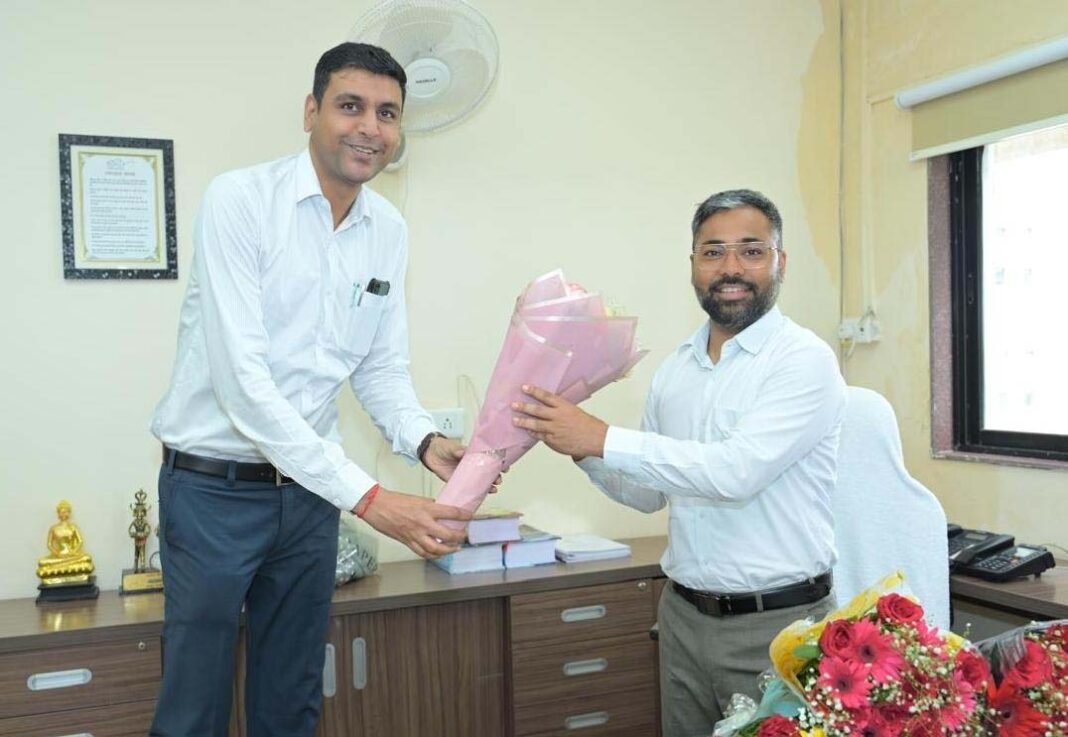 रायपुर : नगरीय प्रशासन विभाग के नए संचालक निलेश कुमार महादेव क्षीरसागर ने ग्रहण किया पदभार