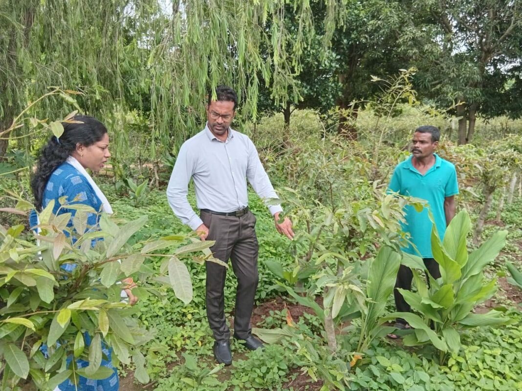 रायपुर : सचिव ग्रामोद्योग राजेश सिंह राणा द्वारा रेशम एवं धागाकरण केन्द्रों का किया गया निरीक्षण
