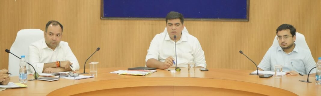 KORBA : समय-सीमा बैठक में कलेक्टर ने विभागीय कार्यों की समीक्षा कर दिए समयबद्ध निराकरण के निर्देश