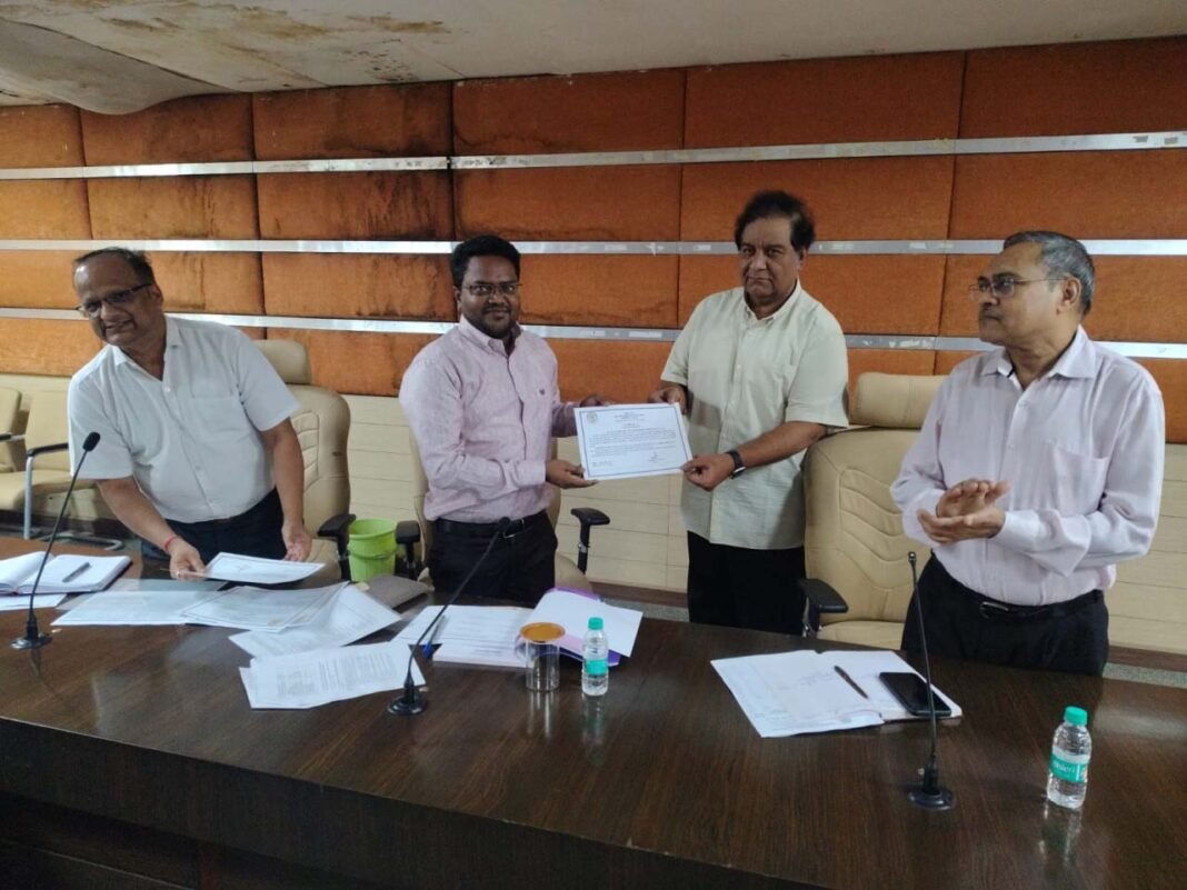 रायपुर : उत्कृष्ट कार्य करने वाले शासकीय पॉलिटेक्निक एवं सीजीआईटी के प्राचार्यों का हुआ सम्मान