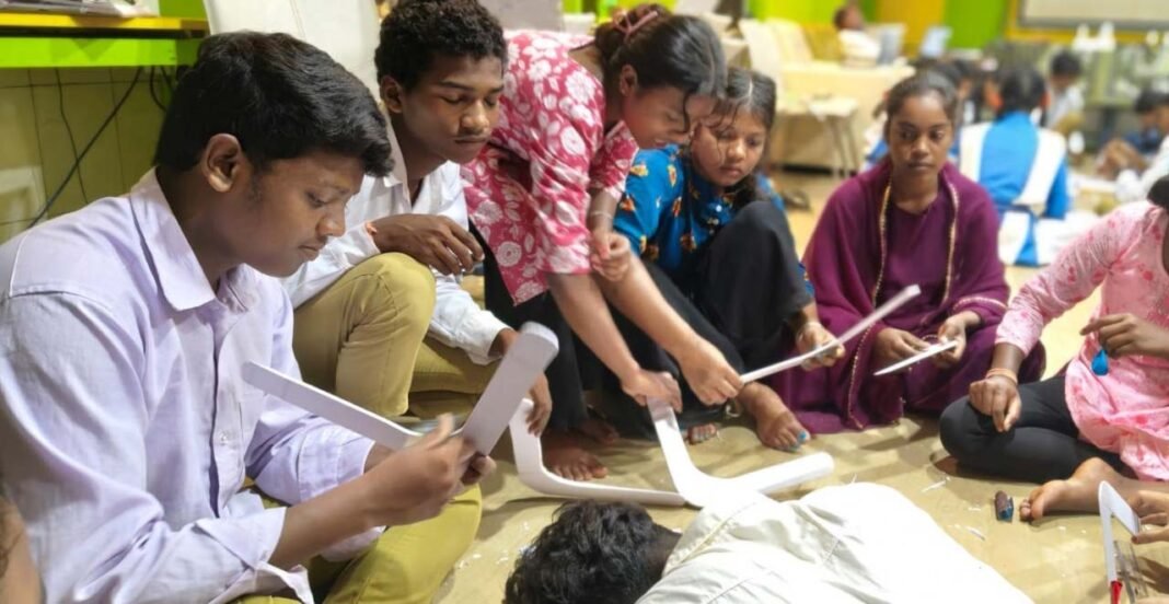 रायपुर : 5 दिवसीय एयरोमॉडलिंग प्रशिक्षण संपन्न, विद्यार्थियों ने सीखे विमान निर्माण एवं उड़ान के वैज्ञानिक सिद्धांत