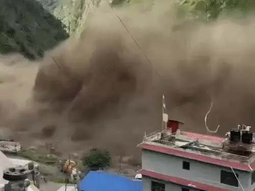 नेपाल के प्रधानमंत्री ने हाई लेवल बैठक बुलाई, तिब्बत की बाढ़ से भोटेकोशी नदी उफान पर, त्रिशूली नदी किनारे रह रहे लोगों को अलर्ट किया, बॉर्डर पोस्ट के 9 पुलिसकर्मी लापता