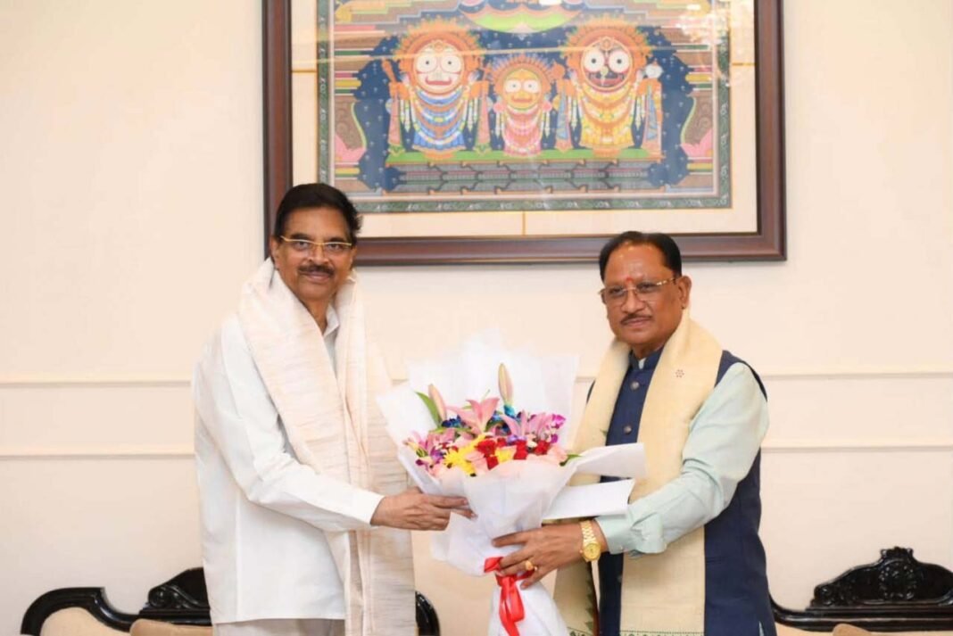 रायपुर : मुख्यमंत्री विष्णु देव साय ने ओडिशा के राज्यपाल डॉ. हरि बाबू कंभमपति से की शिष्टाचार भेंट