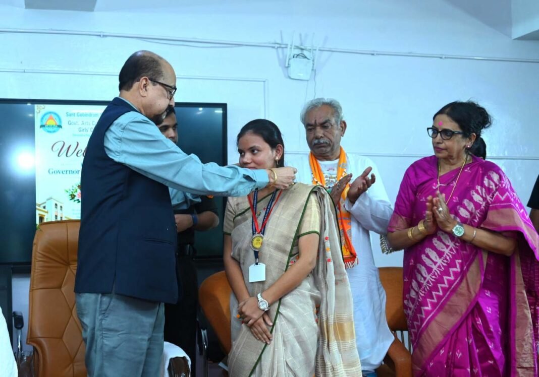 रायपुर : वर्तमान पर फोकस करें, निरंतर सीखते रहें और समाज के लिए योगदान दें – रमेन डेका