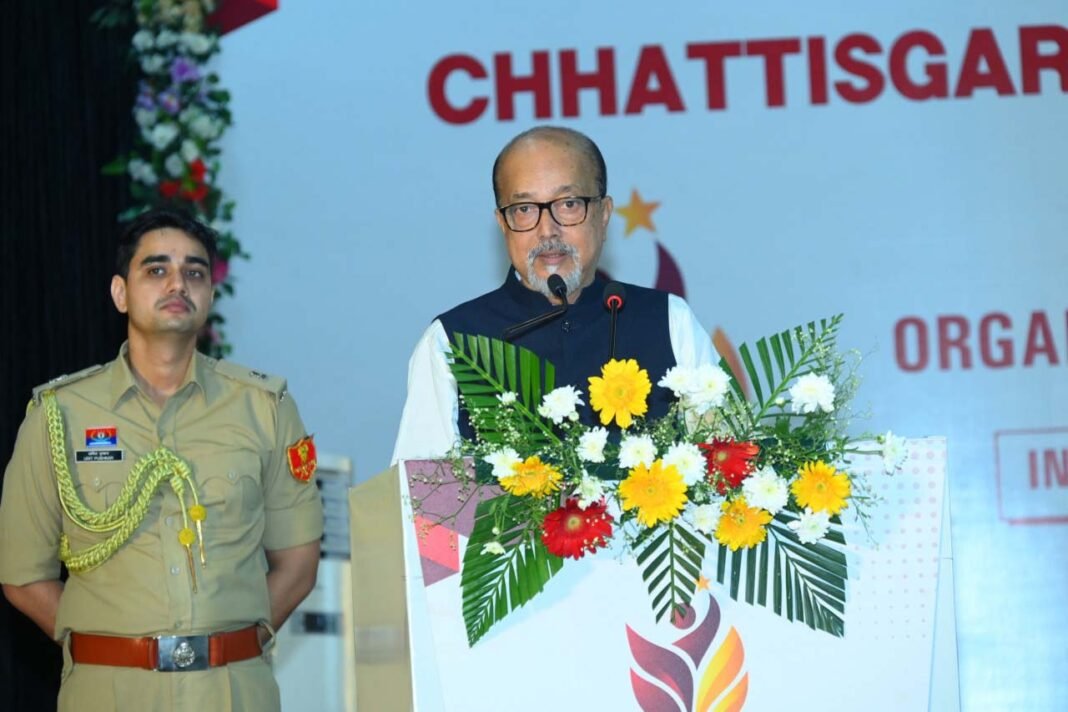 रायपुर : विचारों को उद्यम में बदलने का साहस रखें युवा – रमेन डेका