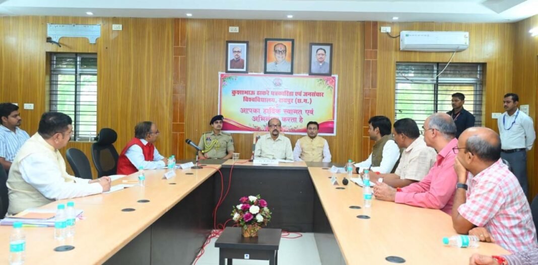 रायपुर : पत्रकारिता में सत्य, तथ्य और जनहित सर्वाेच्च प्राथमिकता हो – राज्यपाल डेका