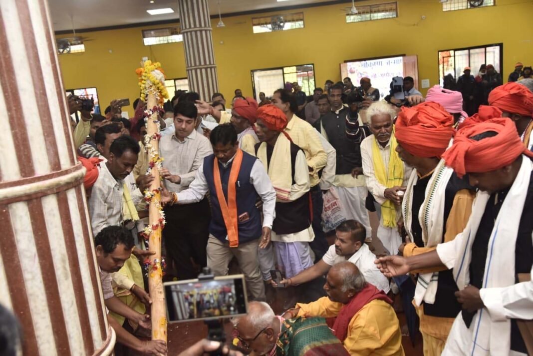 रायपुर : बस्तर दशहरा 2026 : सिरहासार भवन में श्रद्धा और उल्लास के साथ संपन्न हुई डेरी गड़ाई की रस्म