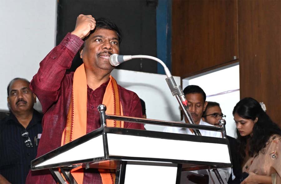 रायपुर : मुख्यमंत्री शिक्षा गौरव अलंकरण समारोह – वन मंत्री केदार कश्यप ने सेवानिवृत्त शिक्षकों और शिक्षा दूतों को किया सम्मानित