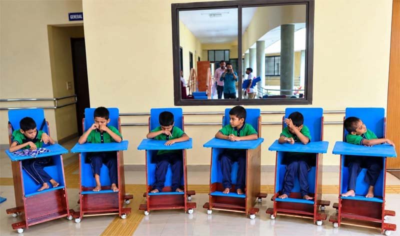 रायपुर : सेरेब्रल पाल्सी से प्रभावित बच्चों के लिए संवेदनशील पहल, सी.पी. चेयर से आसान होगा रोजमर्रा का जीवन