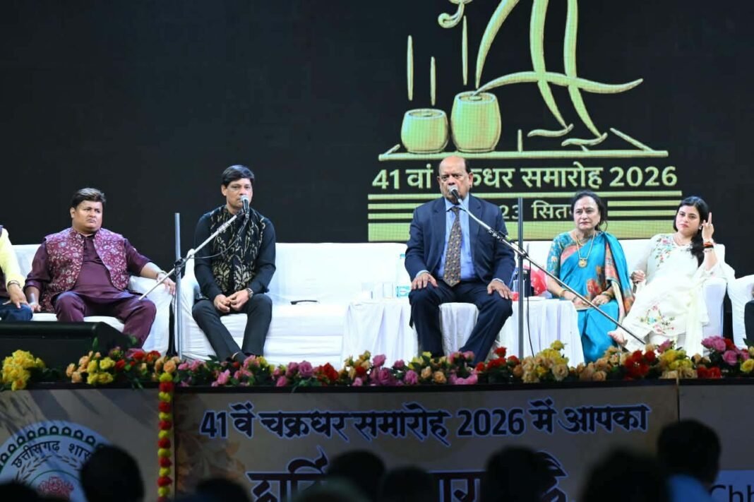 रायपुर : चक्रधर समारोह में पद्मश्री सुरेंद्र शर्मा ने हास्य-व्यंग्य से खूब गुदगुदाया