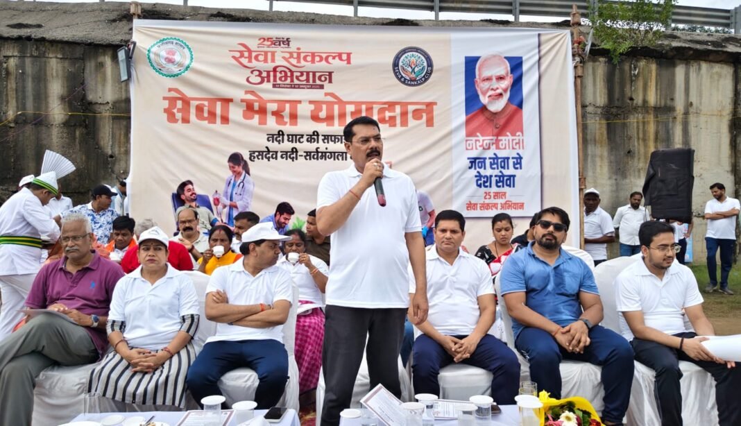KORBA : सेवा संकल्प अभियान के तहत सर्वमंगला हसदेव नदी घाट पर चला स्वच्छता अभियान गोपाल मोदी ने दिलाया स्वच्छता का संकल्प