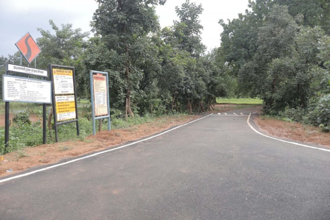 रायपुर : सेवा संकल्प अभियान : जहां पहले कीचड़ में थम जाते थे कदम, अब पक्की सड़क पर दौड़ती है जिंदगी