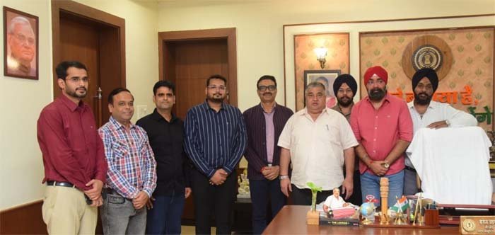 रायपुर : छत्तीसगढ़ ट्रेवल एंड टूरिज्म एसोसिएशन के प्रतिनिधिमंडल ने पर्यटन मंत्री राजेश अग्रवाल से की सौजन्य भेंट