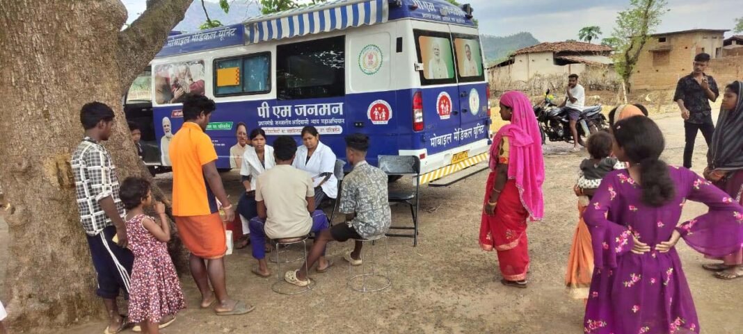 रायपुर : सेवा संकल्प अभियान : सेवा की कहानी : पहाड़ी कोरवा बसाहटों तक पहुंच रही स्वास्थ्य सेवा, सात मोबाइल मेडिकल यूनिट दे रहीं घर के नजदीक उपचार