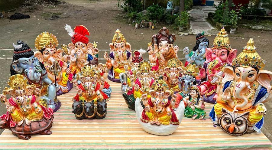 रायपुर : आस्था के साथ पर्यावरण संरक्षण का संदेश दे रही बंदियों की गणेश प्रतिमाएं