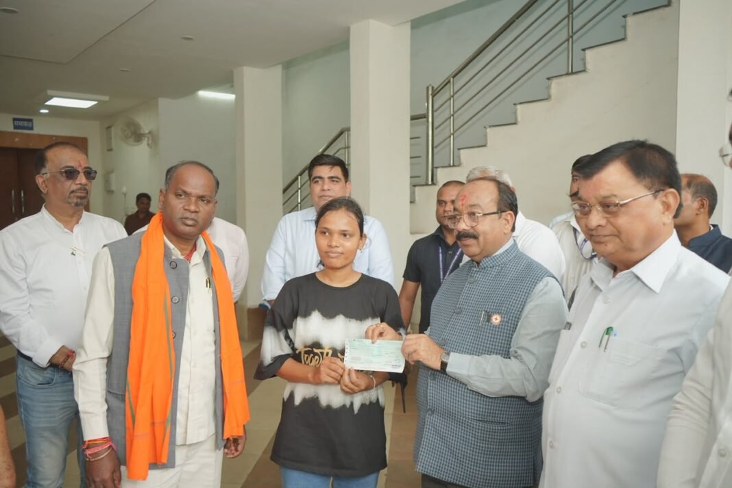 KORBA : स्वामी विवेकानंद जिला खनिज न्यास शिक्षा प्रोत्साहन योजना से चंद्रिका के डॉक्टर बनने के सपने को मिला संबल