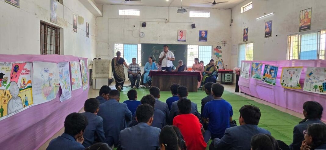 रायपुर : चित्रों और भाषणों में साकार हुआ विद्यार्थियों का ‘विकसित भारत’ का सपना