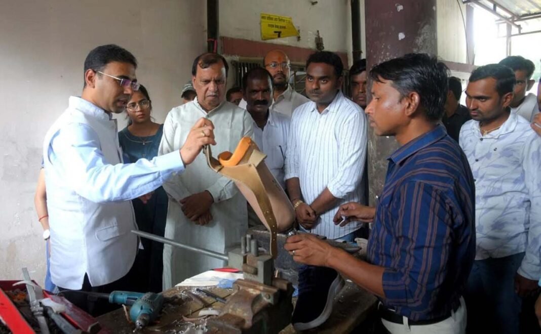 रायपुर : सेवा संकल्प अभियान के तहत दिव्यांगजनों को मिला सशक्तिकरण का संबल