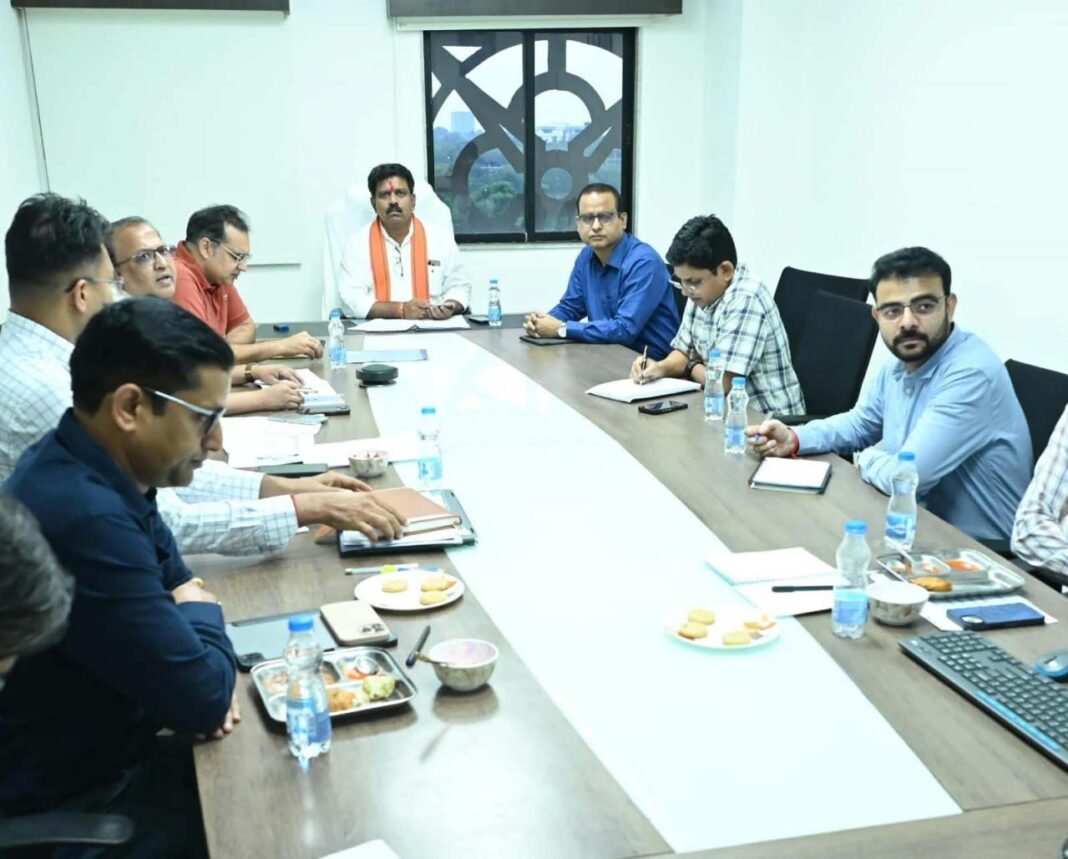 रायपुर : आशीर्वाद के दीयों से पूरा छत्तीसगढ़ हो रौशन – रायपुर : आशीर्वाद के दीयों से पूरा छत्तीसगढ़ हो रौशन – उप मुख्यमंत्री विजय शर्मा