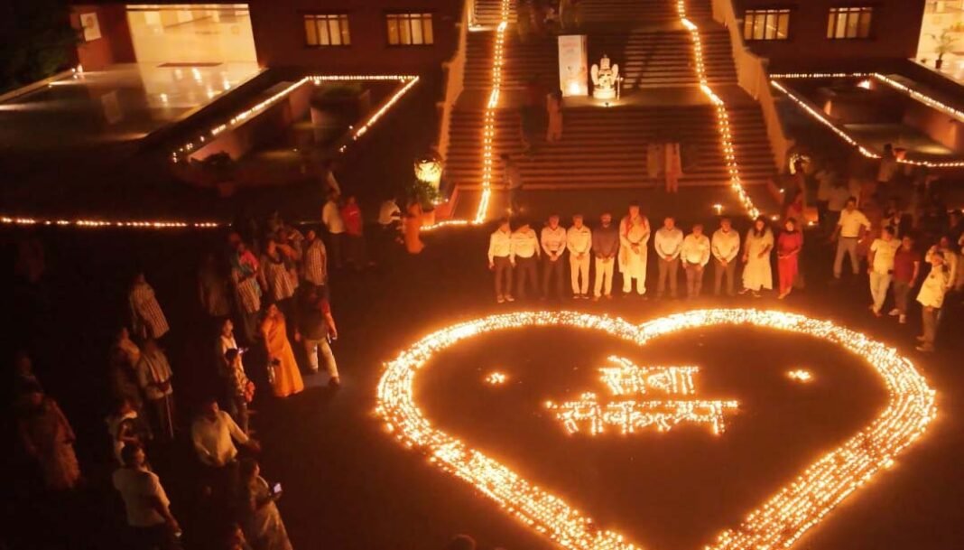 रायपुर : ‘आशीर्वाद का दीया’ से जगमगाया नवा रायपुर, एक लाख दीपों ने दिया सेवा और सहभागिता का संदेश