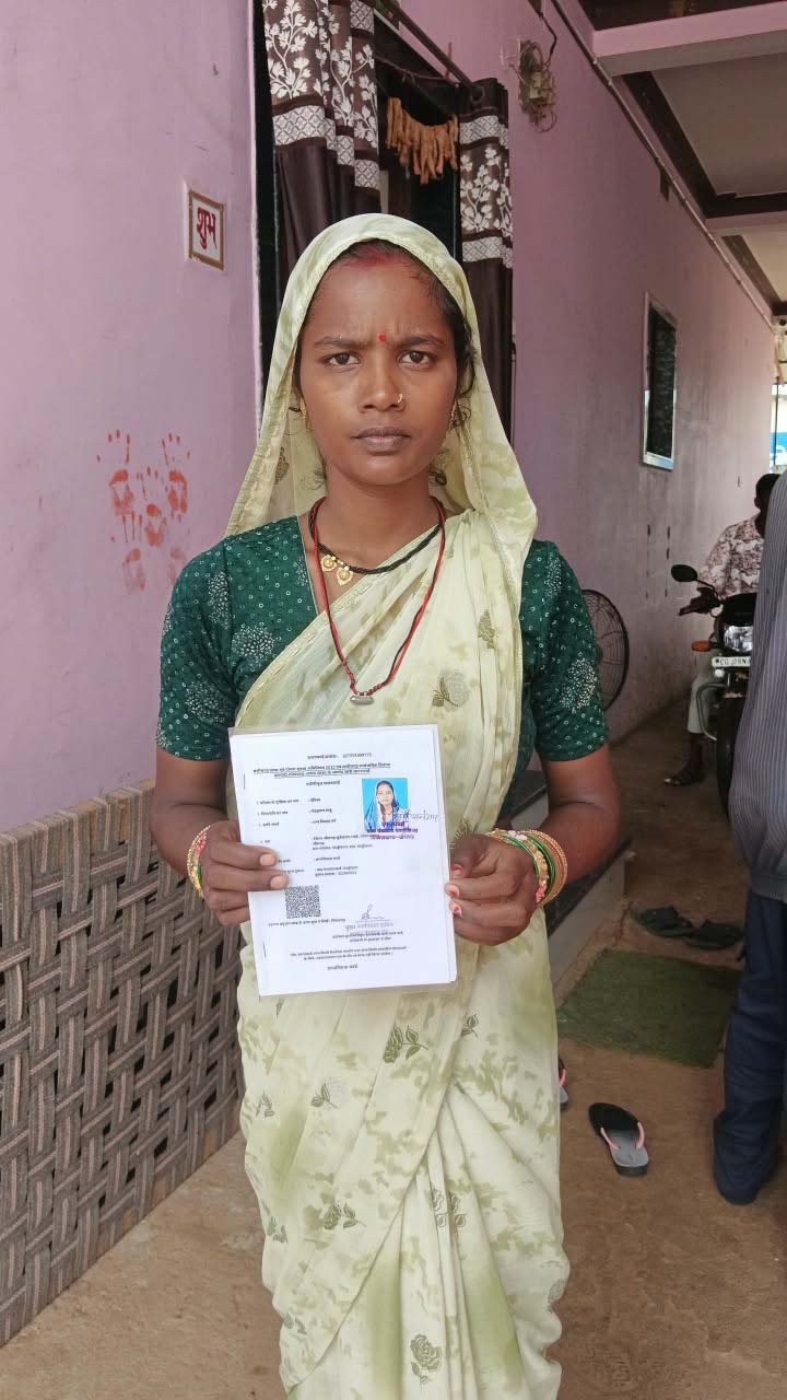 रायपुर : सेवा की कहानी : राशन कार्ड मिलने से ऐतिका के परिवार को मिला खाद्य सुरक्षा का सहारा
