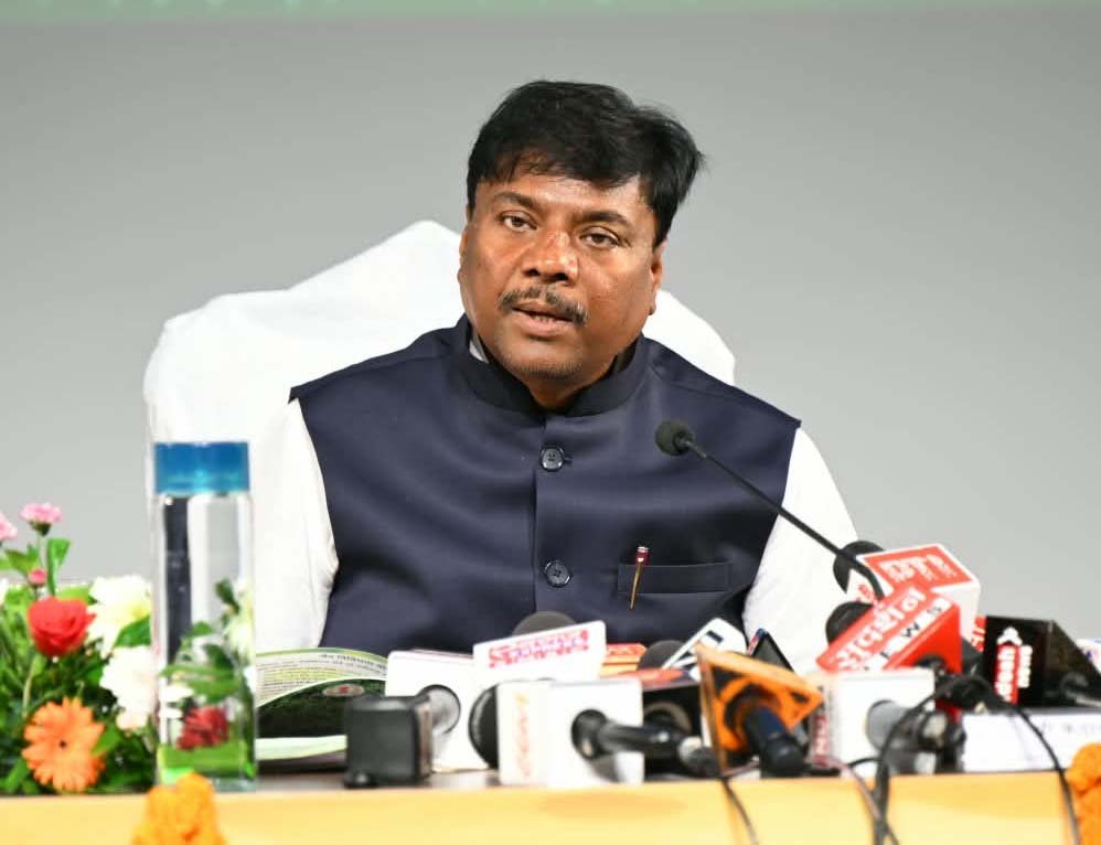 रायपुर : वन एवं जलवायु परिवर्तन मंत्री केदार कश्यप की पत्रवार्ता