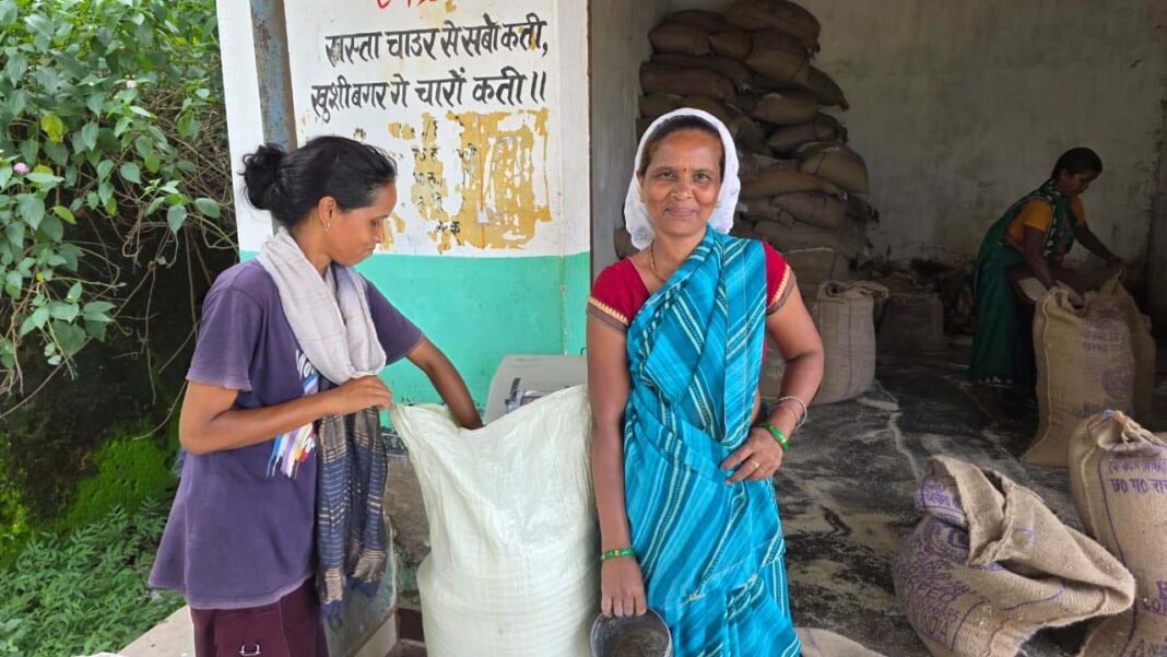 रायपुर : सेवा संकल्प अभियान : सेवा की कहानी : नियमित राशन से रामबाई के परिवार को खाद्य सुरक्षा का संबल, अब दूसरी जरूरतों के लिए बच रही मजदूरी की कमाई