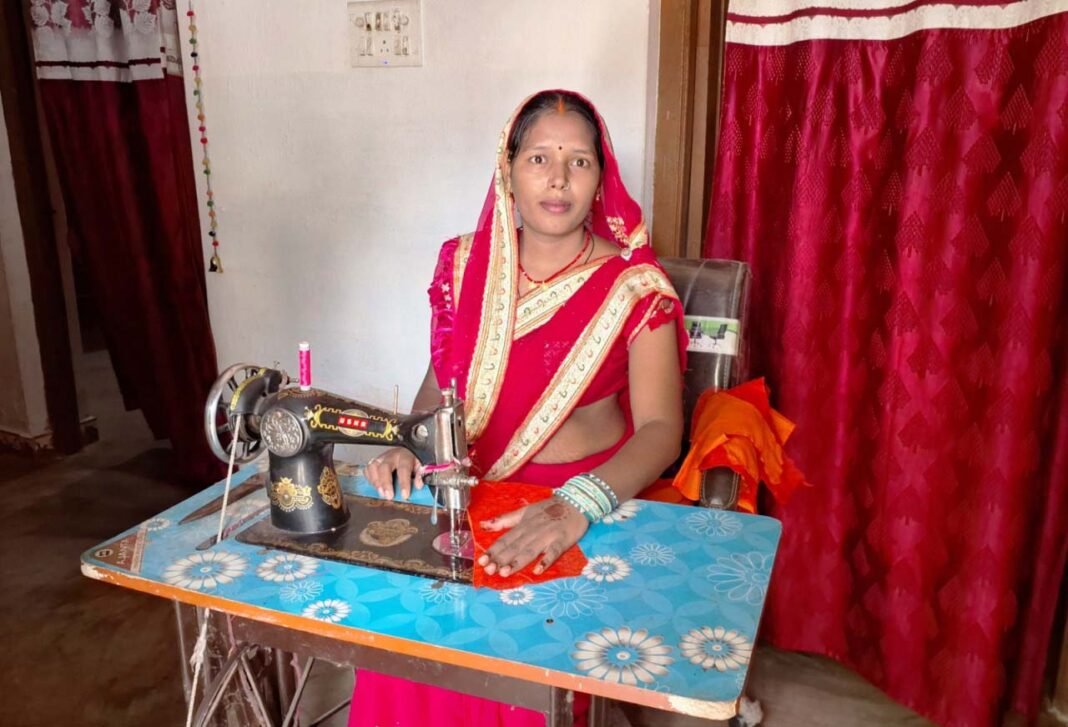 रायपुर : सेवा की कहानी : पक्के घर से बदली जिंदगी, हुनर से आत्मनिर्भरता की राह पर बढ़ीं संगीता कश्यप