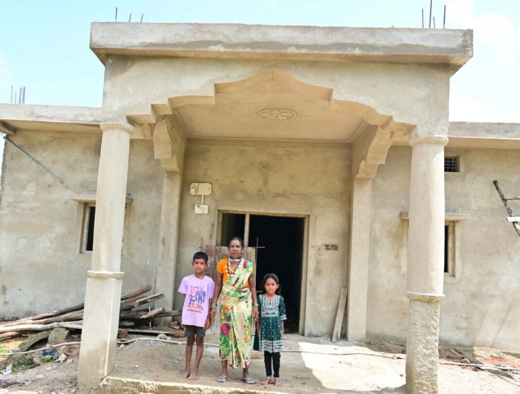 रायपुर : पक्के घर की ओर बढ़ा मनकी बाई का परिवार, पीएम जनमन आवास योजना ने बदली जीवन की तस्वीर