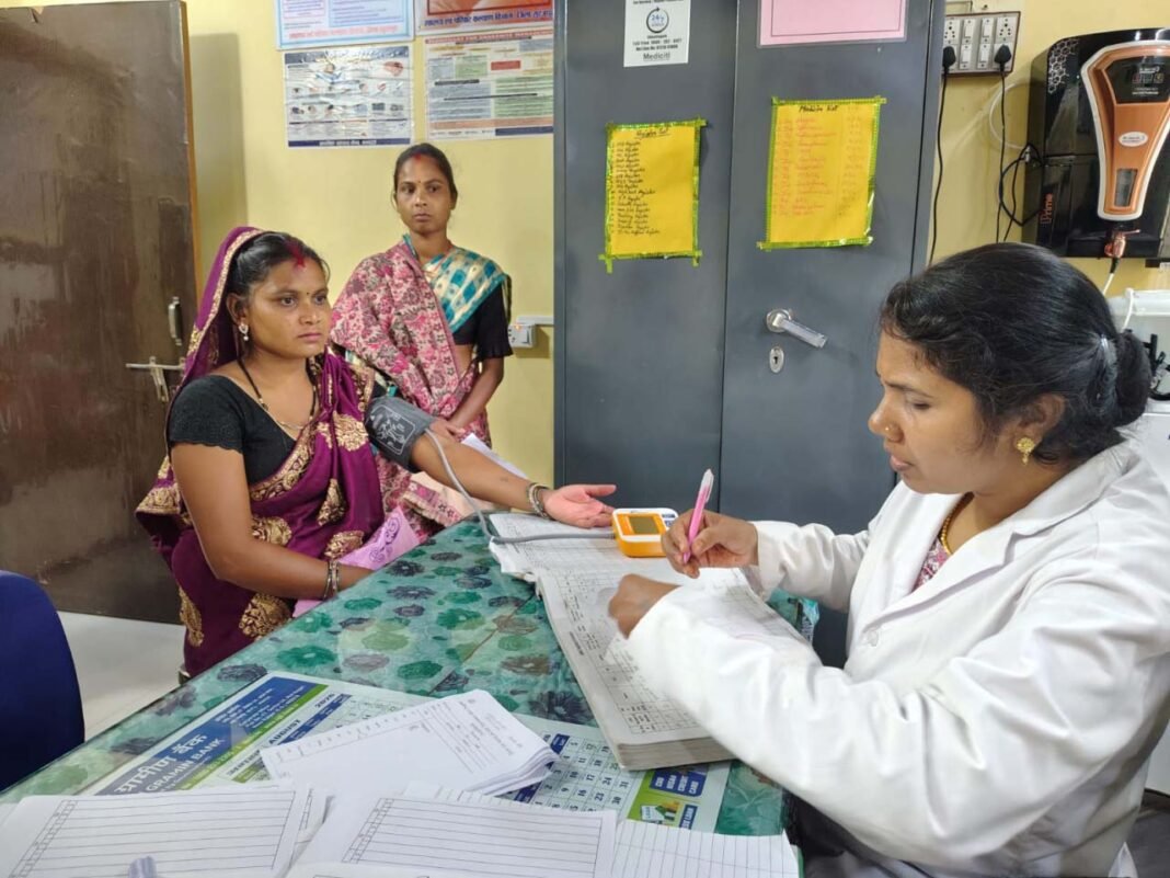रायपुर : सुरक्षित मातृत्व के लिए सूरजपुर में 1,180 गर्भवती महिलाओं की जांच