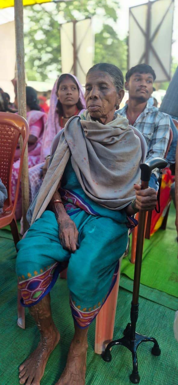 रायपुर : सेवा की कहानी : सहायक उपकरण से आसान हुआ आवागमन, 85 वर्षीय सुकमय बाई को मिली सहारे की छड़ी
