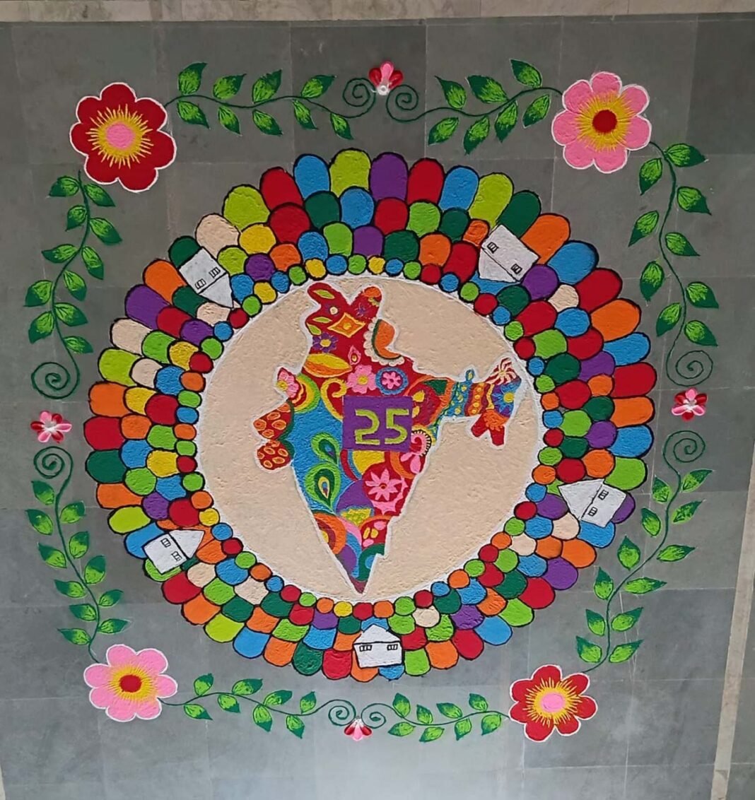 रायपुर : रंगोली में सजे राष्ट्रप्रेम के रंग, विद्यार्थियों ने दिया सेवा और एकता का संदेश