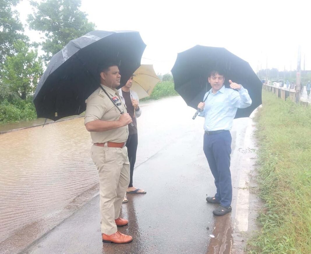 रायपुर : बस्तर में चक्रवाती तूफान ‘अर्नब’ का असर, मूसलाधार बारिश से बाढ़ की स्थिति, प्रशासन ने संभाला मोर्चा