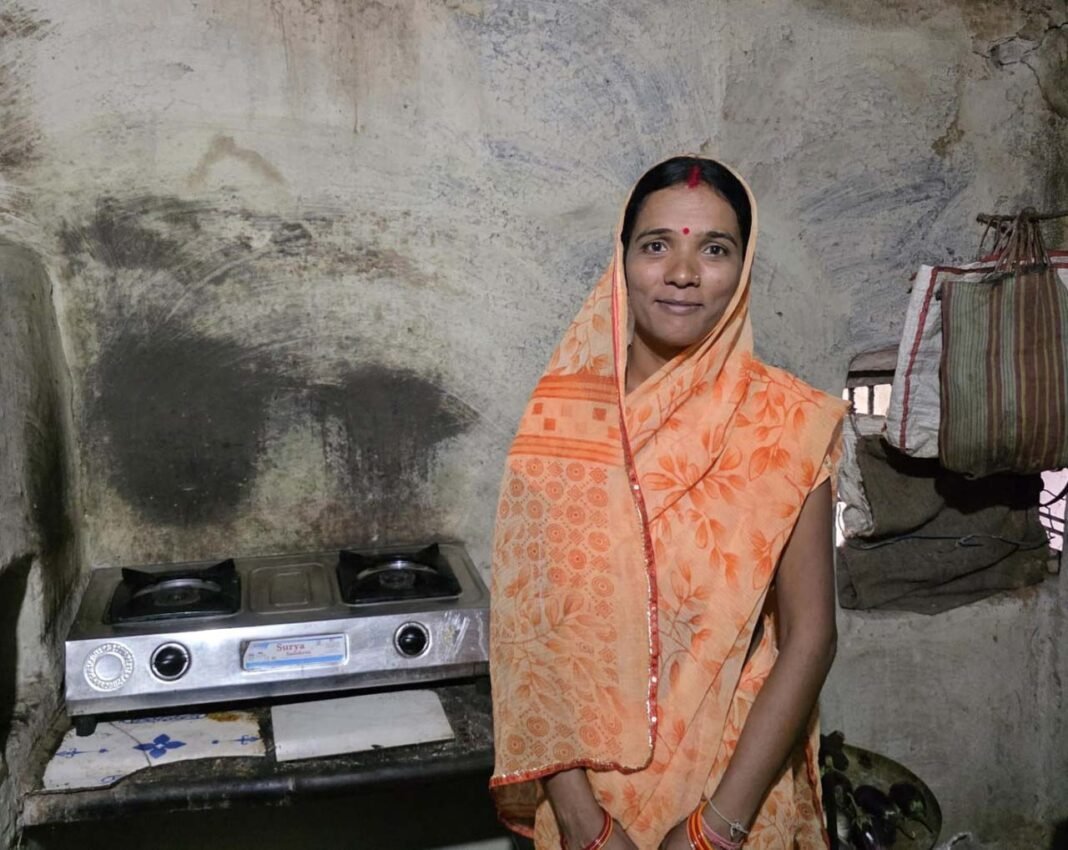 रायपुर : सेवा की कहानी : प्रधानमंत्री उज्ज्वला योजना से रीता की रसोई हुई धुआंमुक्त, खेती-बाड़ी के लिए बचने लगा समय
