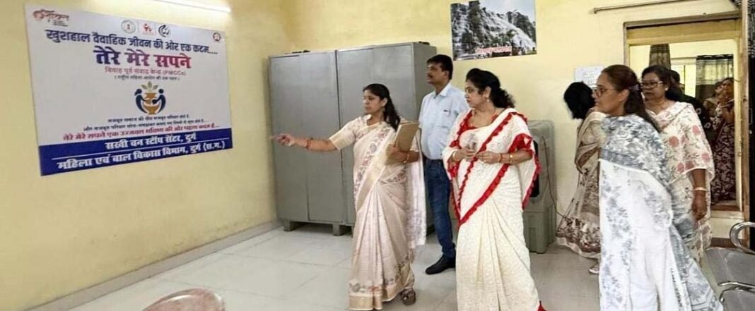 रायपुर : सखी वन स्टॉप सेंटर की व्यवस्थाओं का जायजा लेने पहुंचीं महिला आयोग अध्यक्ष डॉ. ममता साहू