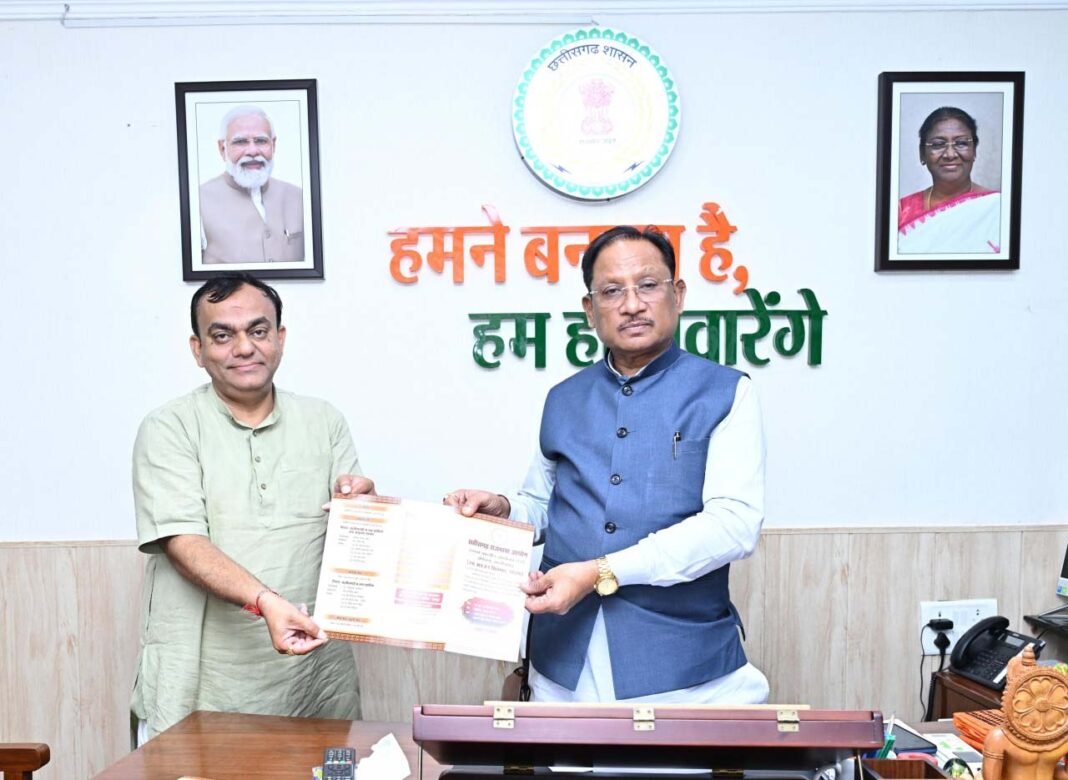 रायपुर : राजभाषा आयोग के अध्यक्ष प्रभात मिश्रा ने मुख्यमंत्री विष्णु देव साय से की भेंट