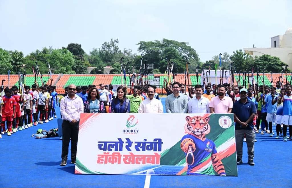 रायपुर : छत्तीसगढ़ हॉकी लीग : चयन ट्रायल के पहले दिन 223 खिलाड़ी उतरे मैदान पर, उप मुख्यमंत्री अरुण साव ने खिलाड़ियों से की मुलाकात