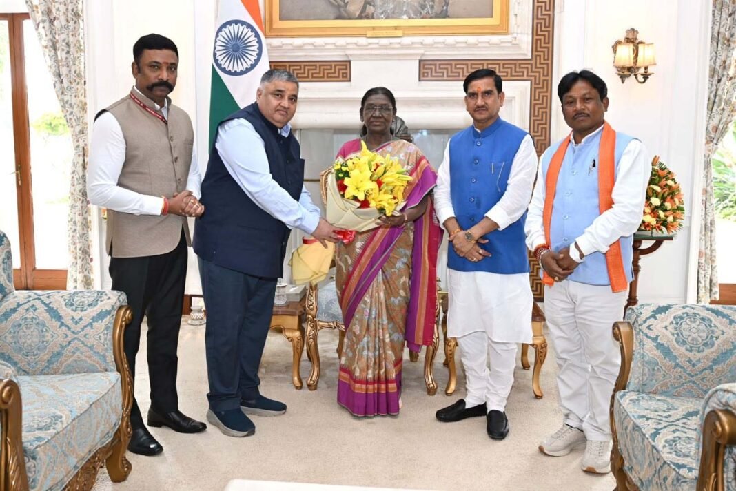 रायपुर : मुख्यमंत्री विष्णु देव साय के निमंत्रण पर राष्ट्रपति ने स्वीकार किया बस्तर दशहरा के मुरिया दरबार में शामिल होने का आमंत्रण