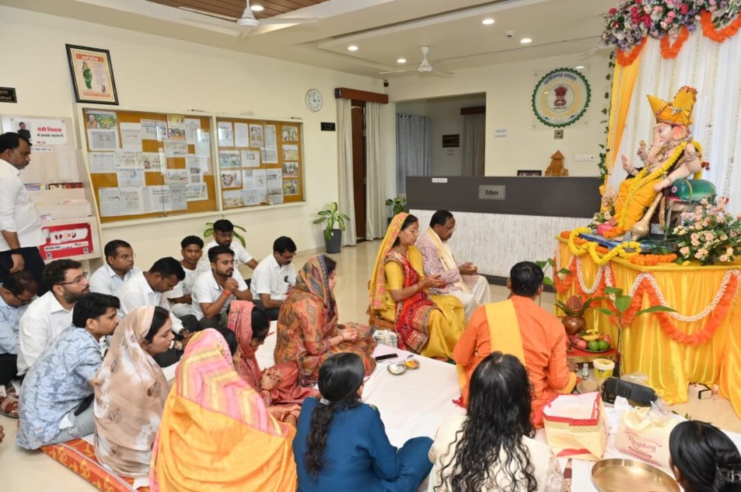 रायपुर : रामविचार नेताम के शासकीय निवास में विधि-विधान से हुई भगवान श्री गणेश की स्थापना